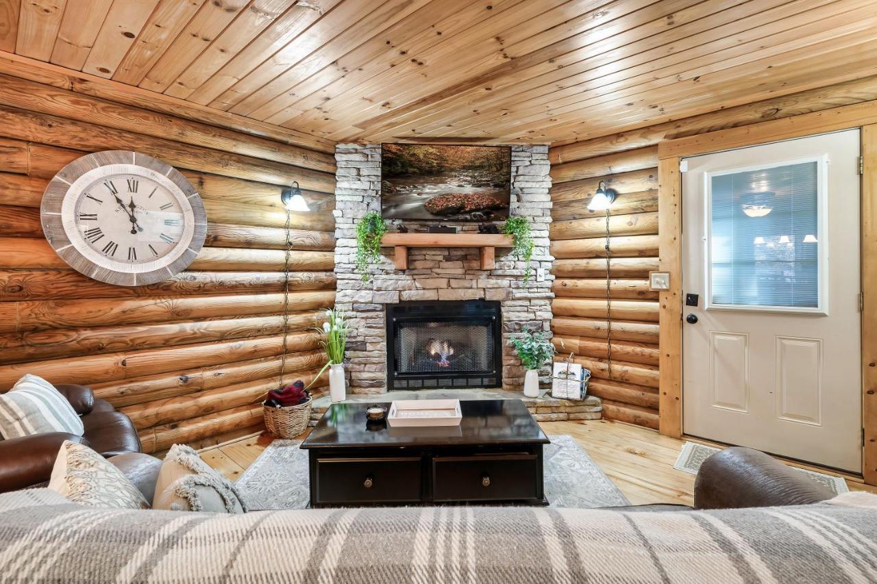 Bear Nakid Holiday home Pigeon Forge